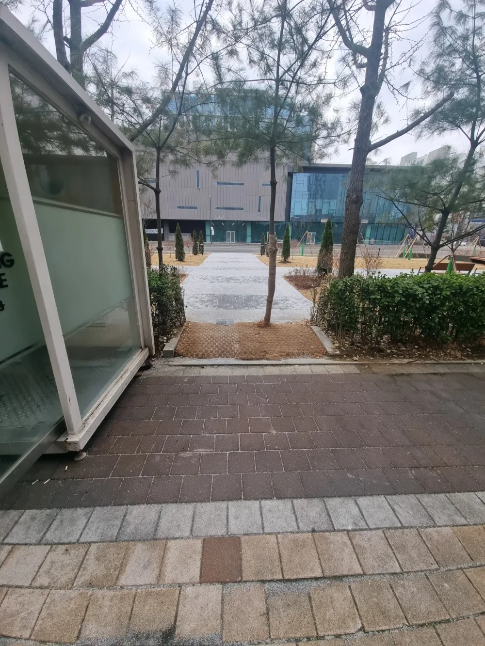 신축 단지 조경광장 볼라드 시공사례 전